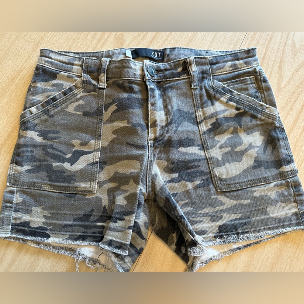 KUT camo short